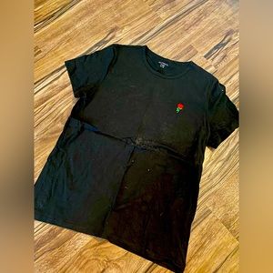 Black tshirt with rose detail